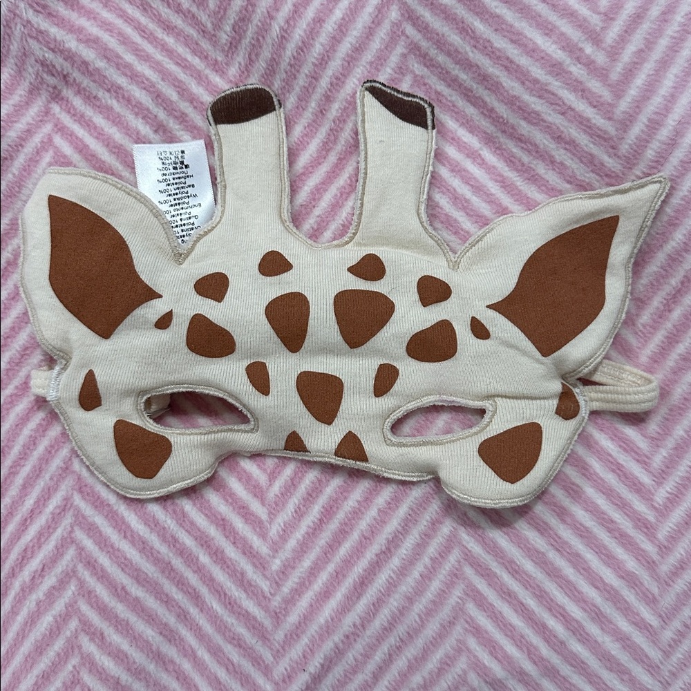Petit bateau Giraffe Mask with Brown Spots sleep mask